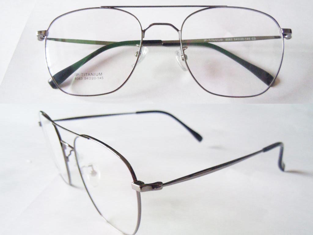 T124  Pure Titanium Eyeglass Frame